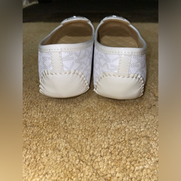 MICHAEL MICHAEL KORS WITHE FLATS. - Picture 6 of 16